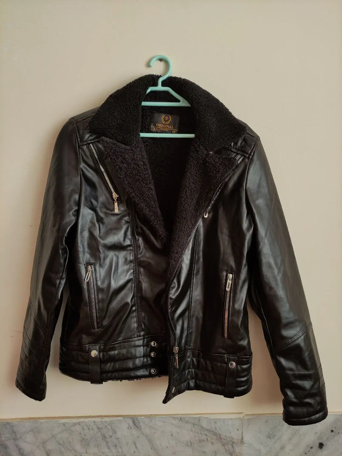 کاپشن چرم|لباس|بیرجند, |دیوار