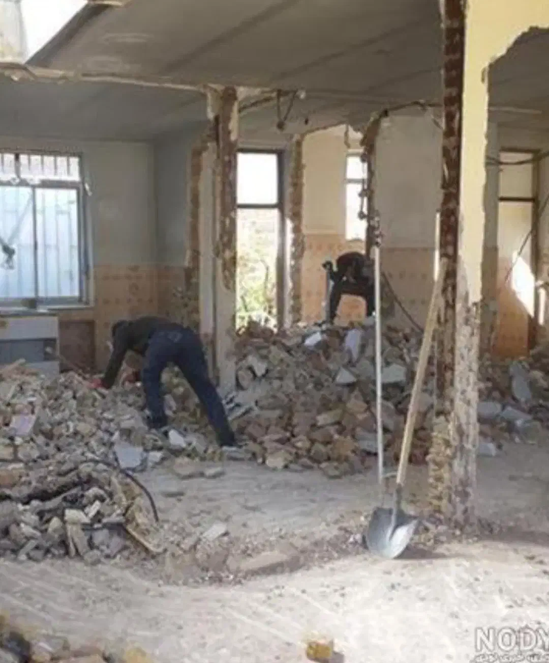 تخریب داخلی ساختمان وتعمیرات سریع وارزانتر از همه|خدمات پیشه و مهارت|اندیشه, اندیشه فاز ۲|دیوار