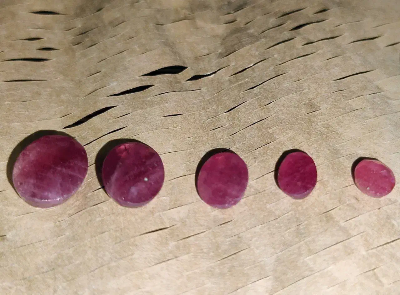 نگین یاقوت|جواهرات|قم, باغ شریفی|دیوار