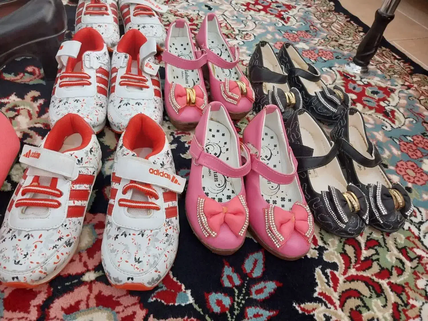 فروش استثنایی کفشهای دخترانه، زنانه جفتی ۲۰۰ هزار|کیف، کفش، کمربند|رفسنجان, |دیوار