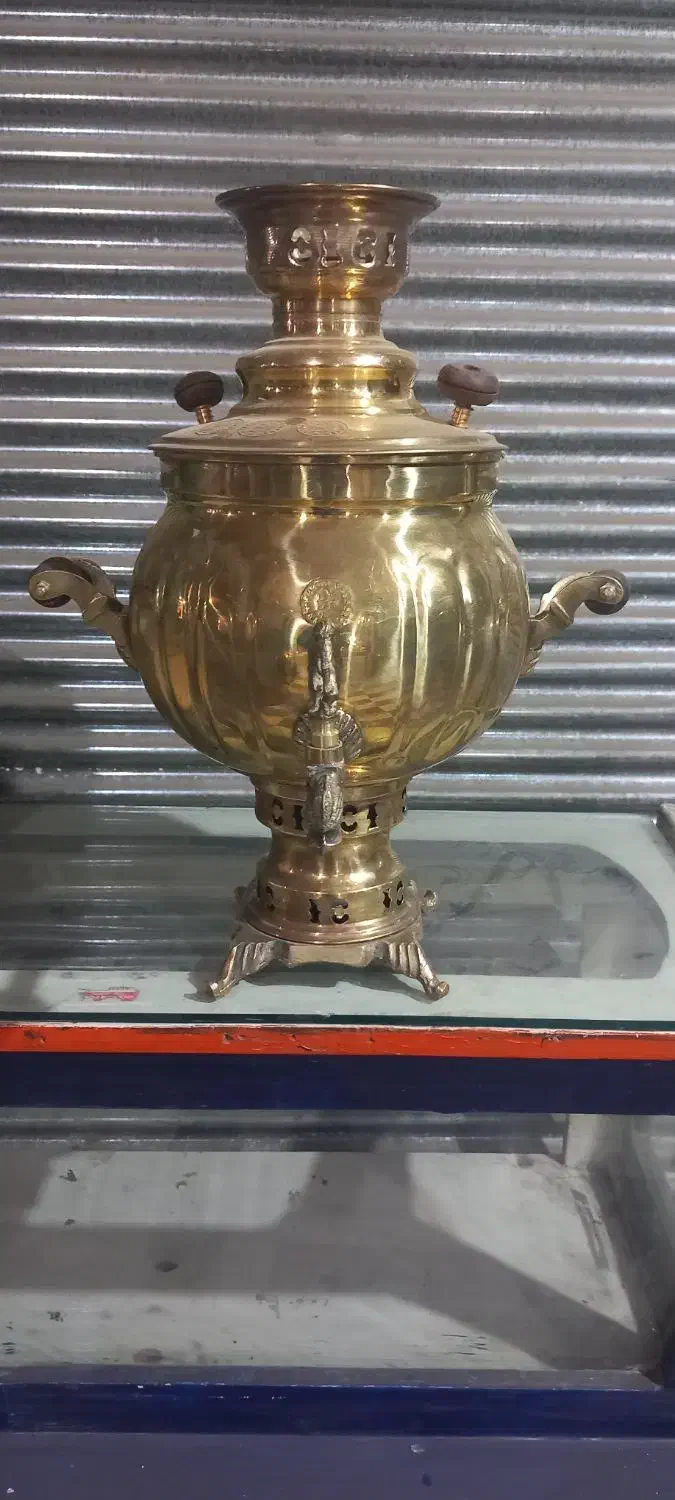 یک عدد سماور ۶ لیتری زغالی تمام برنجی سنگین وزن|سماور، چایساز، قهوهساز|نهاوند, |دیوار