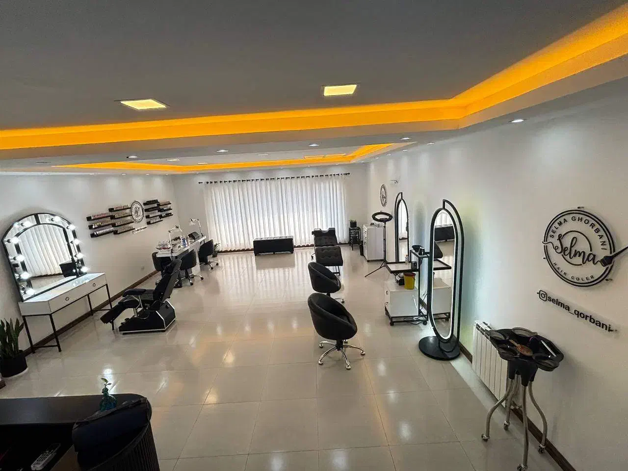 تمامی وسایل آرایشگاه نو میباشد|آرایشگاه و سالنهای زیبایی|آمل, |دیوار