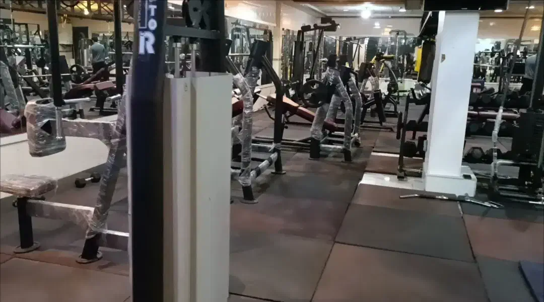 باشگاه زیر زمین ۳۰۰ متر سند ششدانگ میرزا کوچک خان|فروش آپارتمان|مشهد, حسین‌آباد|دیوار