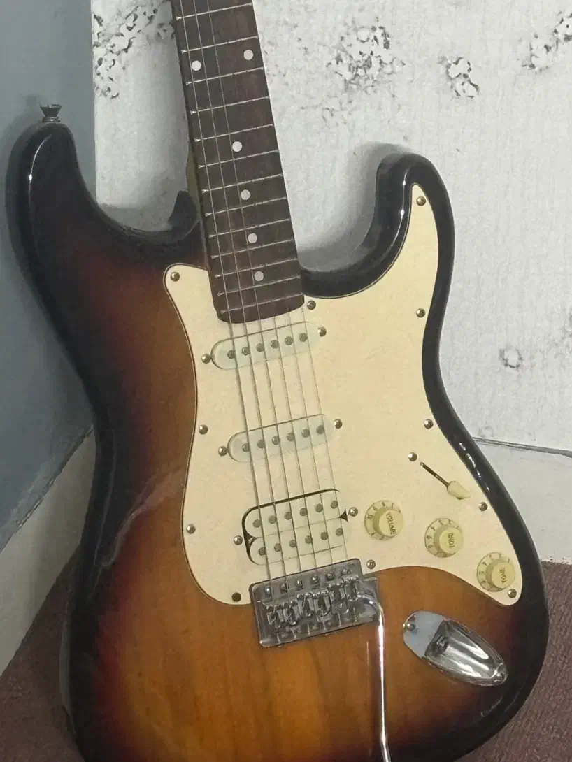 گیتار الکتریک washburn hss|گیتار، بیس، امپلیفایر|گنبد کاووس, |دیوار