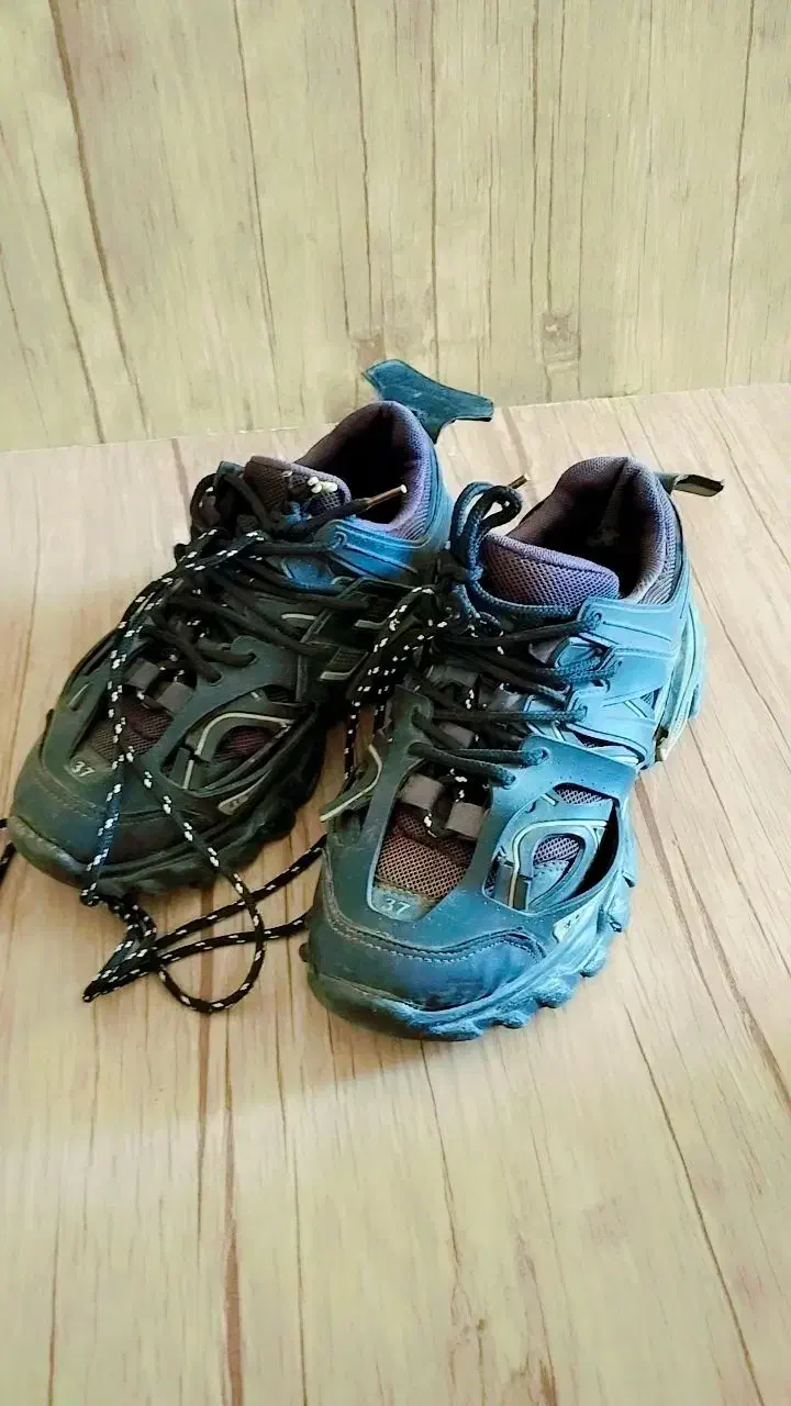 فروش چند جفت کفش بچگانه|کفش و لباس بچه|فسا, |دیوار