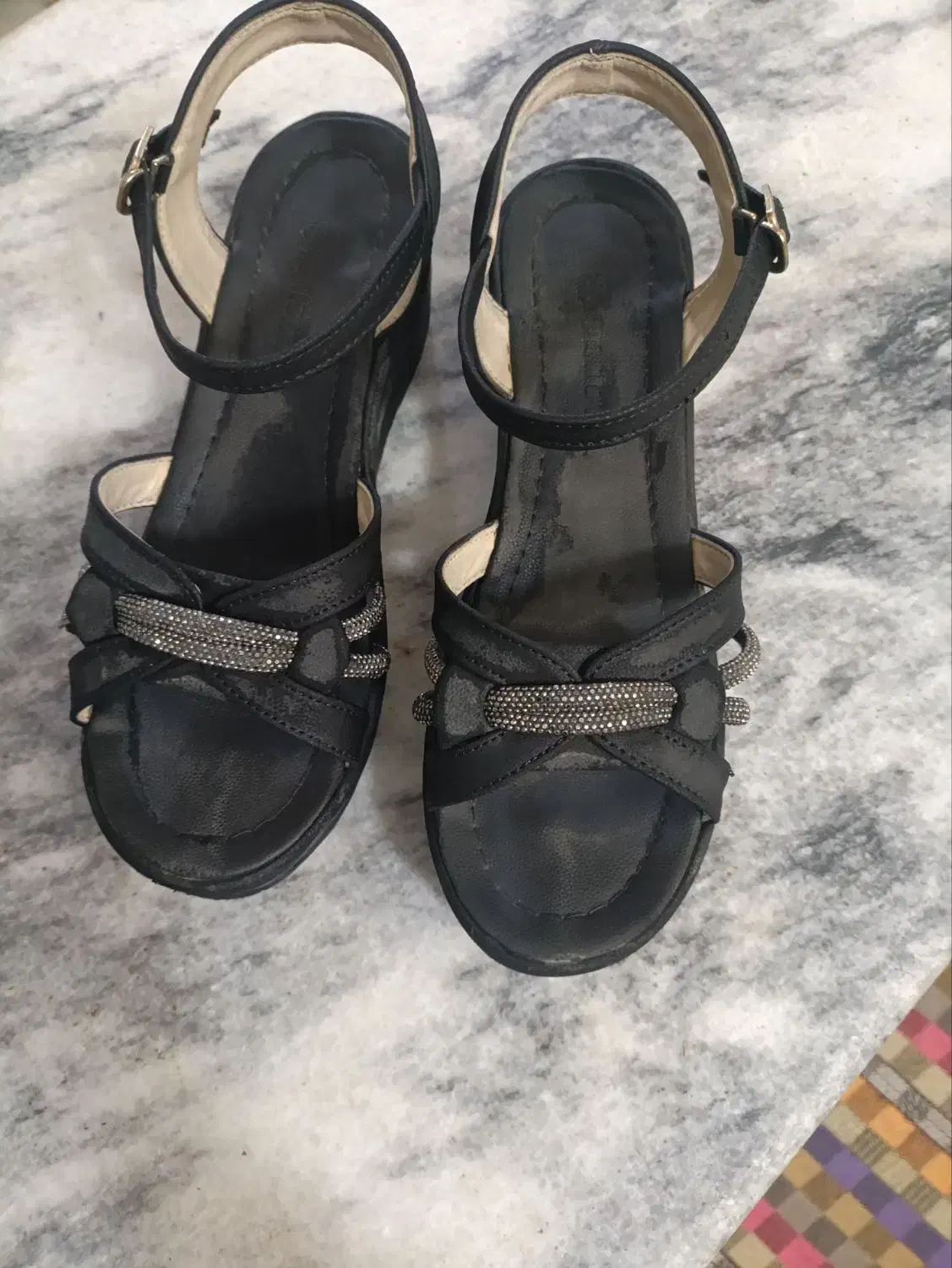 کفش و کیف|کیف، کفش، کمربند|گلبهار, شهر جدید گلبهار|دیوار