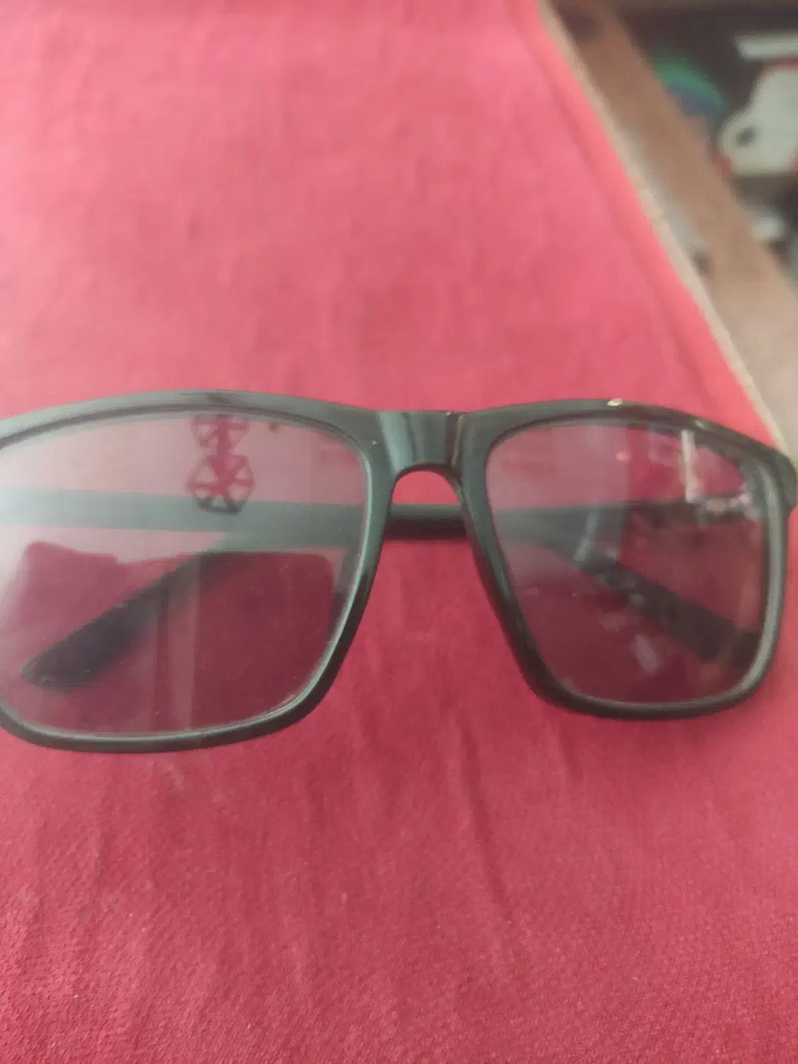 عینک گمشده|اشیا|بهبهان, |دیوار