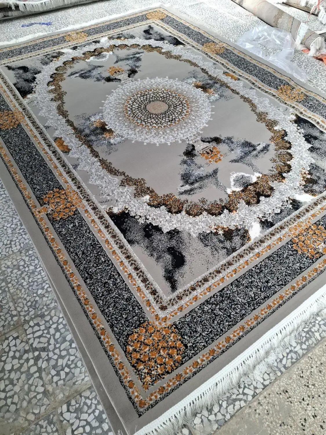 فروشگاه نگین مشهد در همه ابعاد ۶ متری ۹ متری ۱|فرش|شاهین‌شهر, امیرکبیر|دیوار