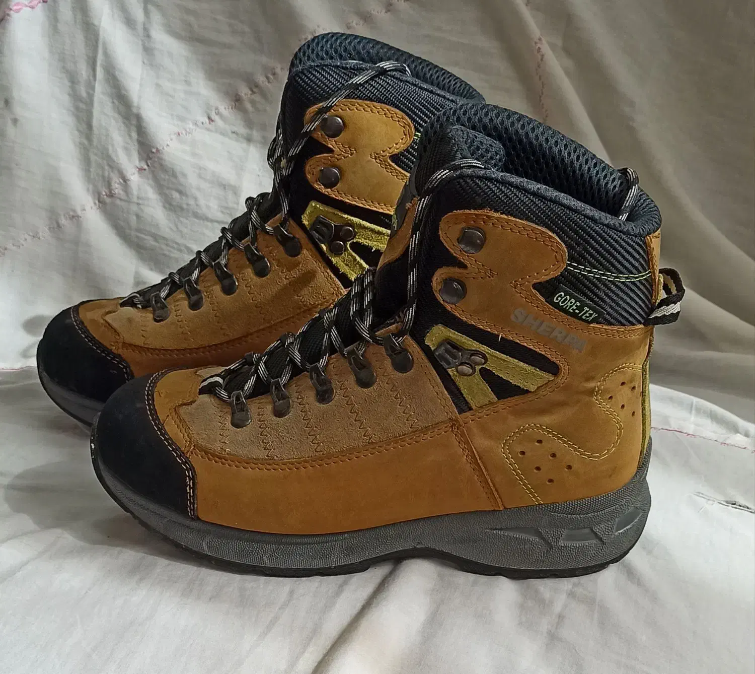 کفش کوهنوردی مدل آلوارس|کوهنوردی و کمپینگ|قدس, شهر‌قدس|دیوار