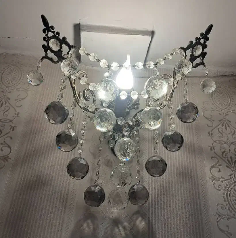 لوستر کریستالی دو رنگ|لوستر و چراغ آویز|ری, اقدسیه|دیوار