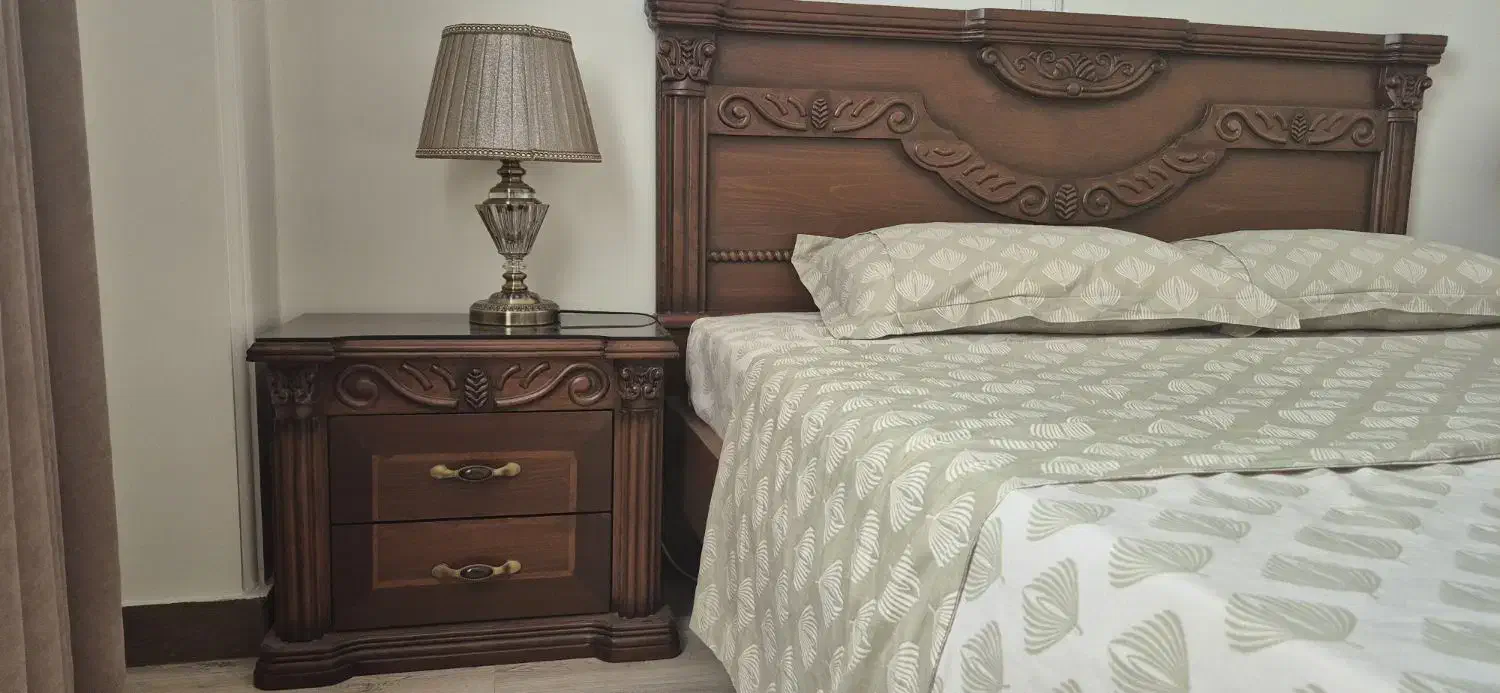 تخت دونفره ۱۶۰*۲۰۰ تمام چوب و درحد نو|تخت و سرویس خواب|تهران, حکیمیه|دیوار