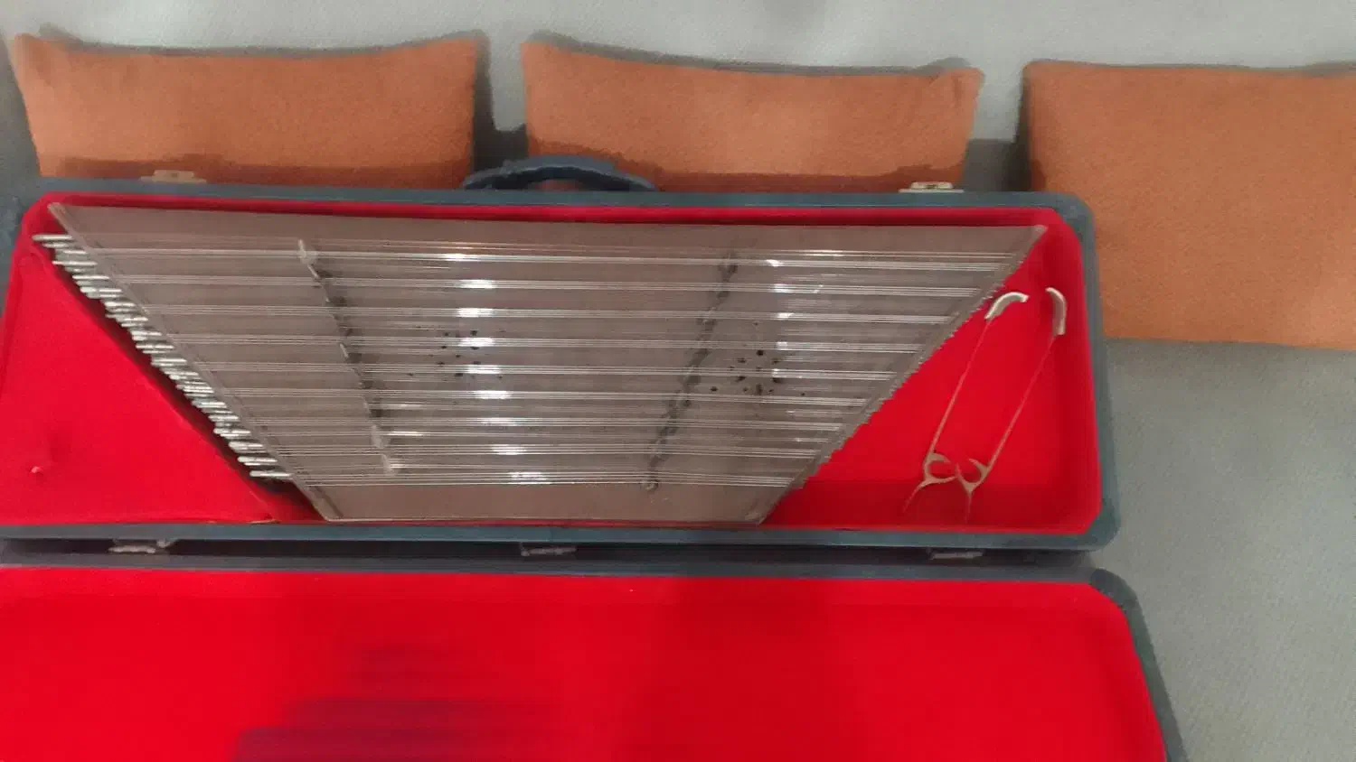 سانتور|سازهای سنتی|آستانه اشرفیه, |دیوار