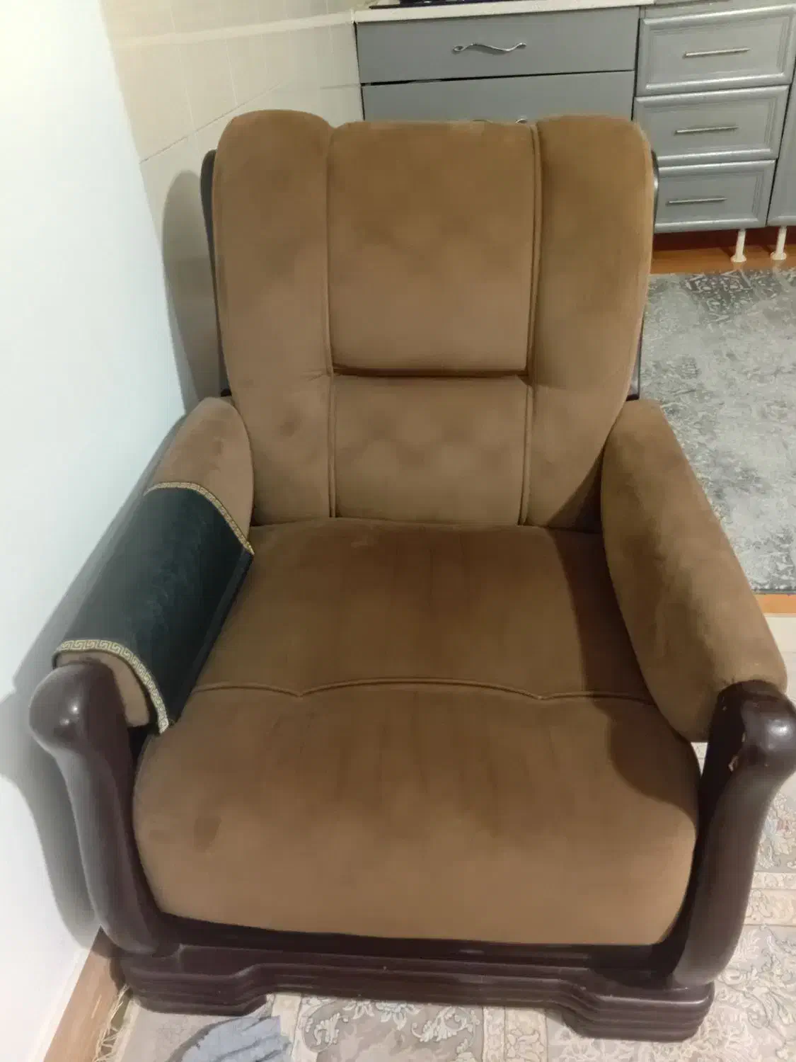 مبل هفت نفره تمیز با چوب خوب|مبلمان خانگی و میز عسلی|زرگرشهر, |دیوار