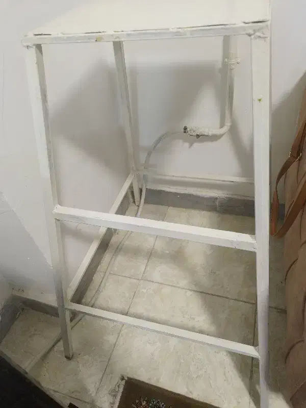 چهار پایه آهنی|صندلی و نیمکت|همدان, |دیوار