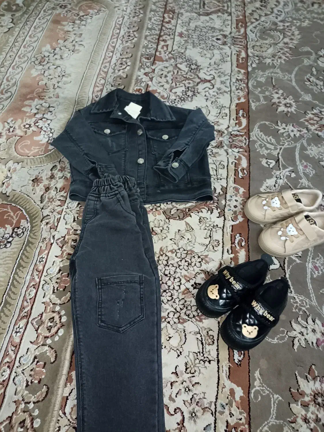 یک عدد بلوز شلوار لی ذغالی ست با کتانی مشکی|لباس|قم, ناصردیوان|دیوار