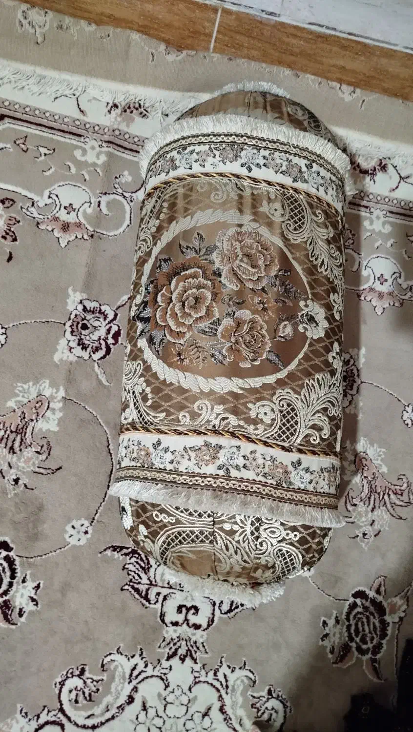 بالشت گرد|پشتی|کوه چنار, |دیوار