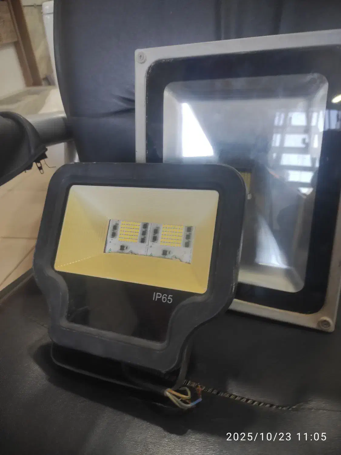 دو عدد لامپ پروژکتور|تلویزیون و پروژکتور|کاشان, ۲۲ بهمن|دیوار