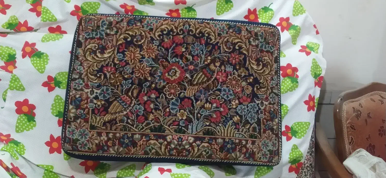 یک قالی دست بافت ۳/۴ ۶تا پشتی دست بافت|فرش|کرمان, |دیوار