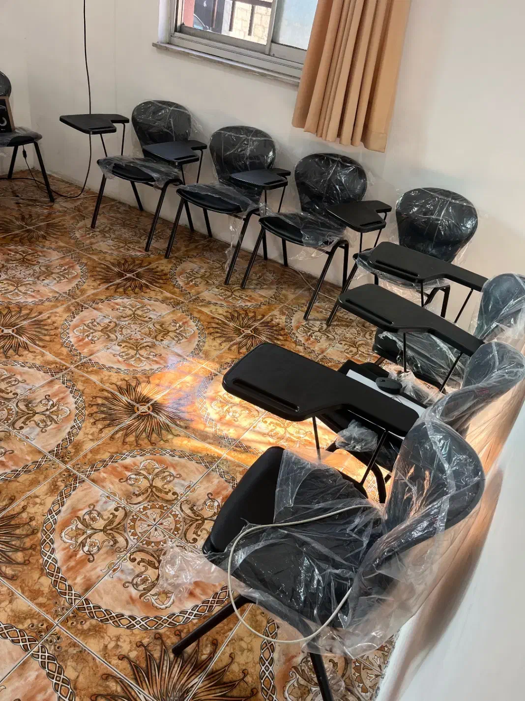 صندلی دانش آموزی|صندلی و نیمکت|کوچصفهان, |دیوار