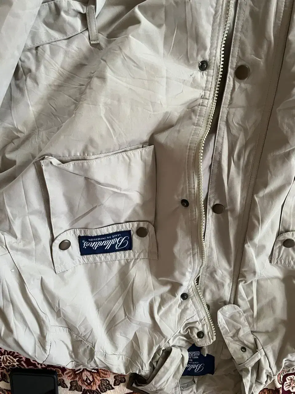 کاپشن|لباس|لاهیجان, کوی آزادگان|دیوار