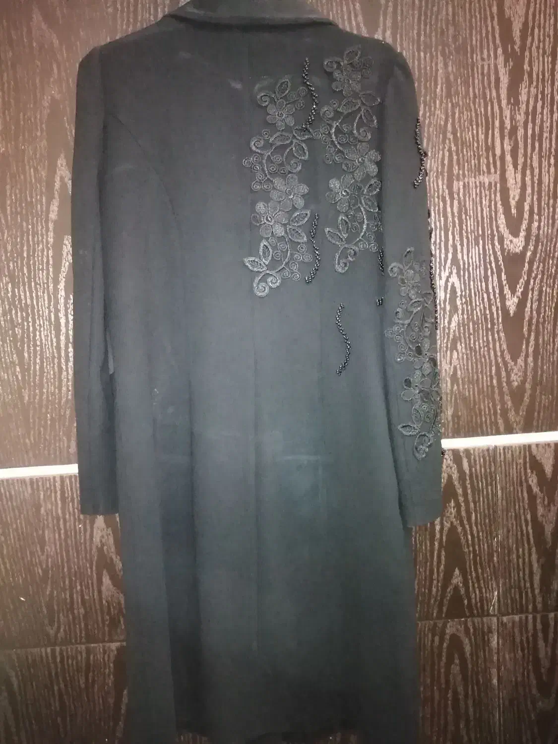 مانتو مجلسی|لباس|کاشان, باغ فین|دیوار