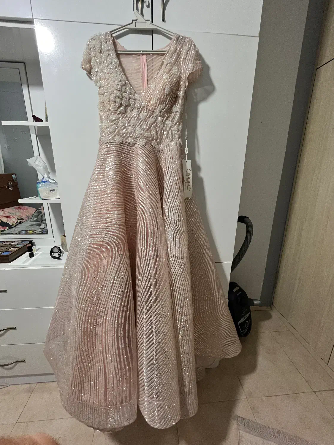 لباس شب زنانه|لباس|نیشابور, تختی|دیوار