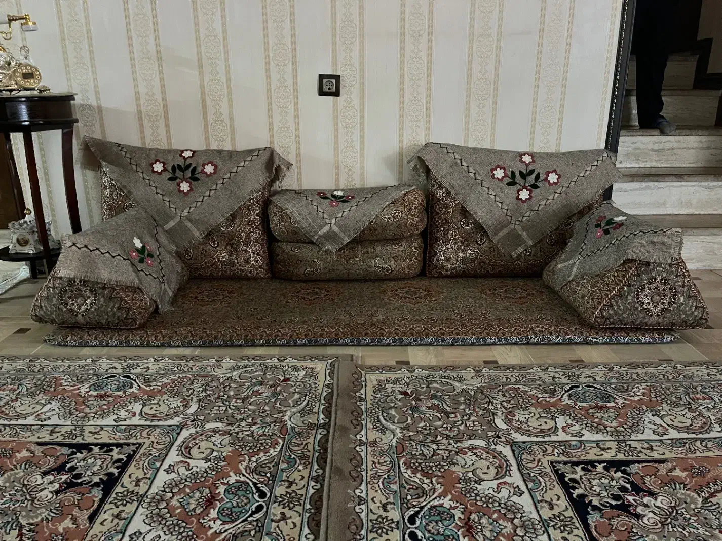 شاه نشین|مبلمان خانگی و میز عسلی|یزد, |دیوار
