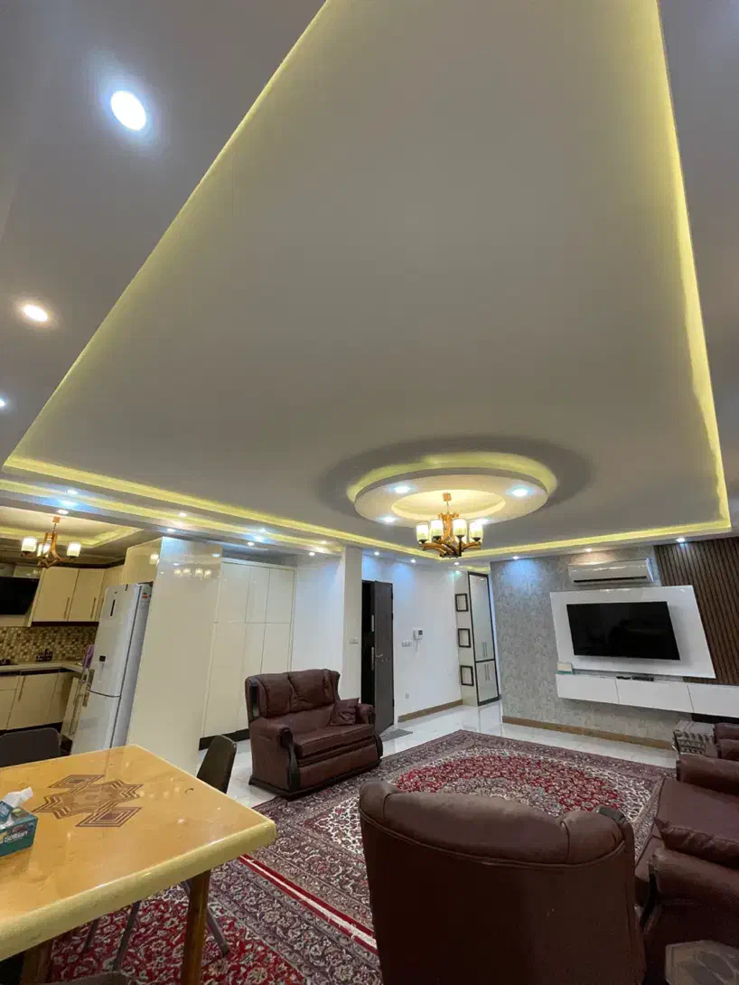 ۱۱۳ متر تک واحد طبقه سوم تاپ لوکیشن/میدان معلم|فروش آپارتمان|لاهیجان, شیشه گران|دیوار