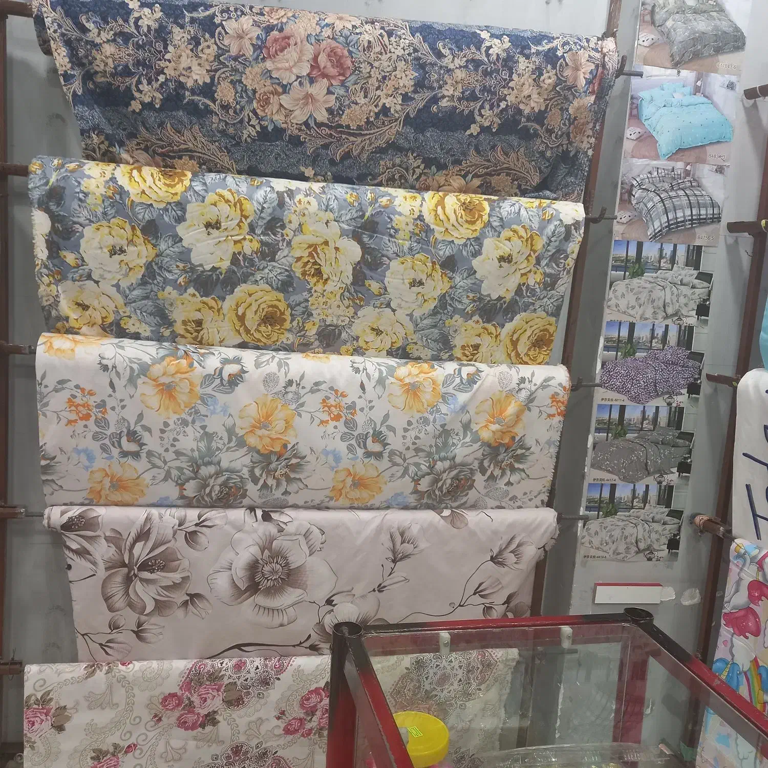 پارچه سرای ابریشم|لوازم خیاطی و بافتنی|سمنان, |دیوار