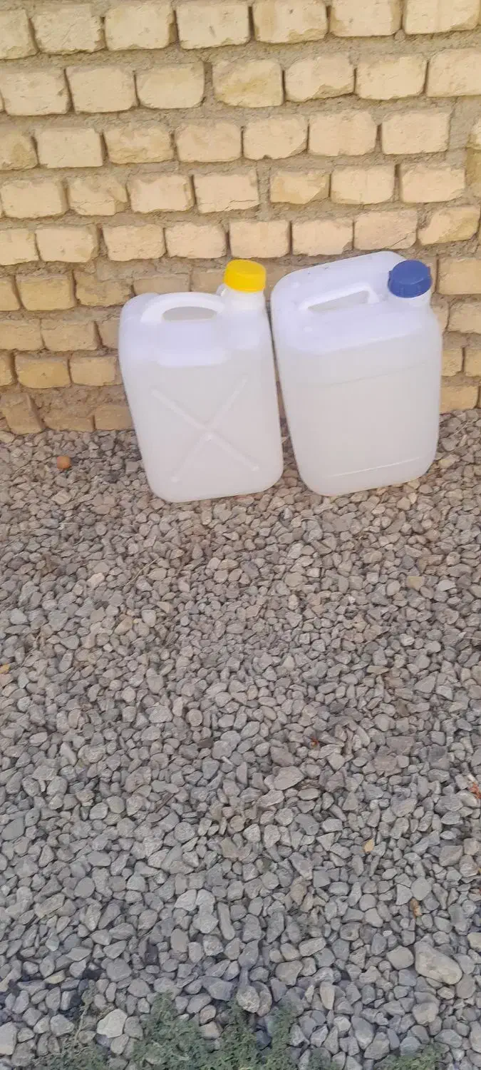 سی عدد دبه بیست لیتری|ظروف نگهدارنده، پلاستیکی، یک‌بارمصرف|فارسان, |دیوار