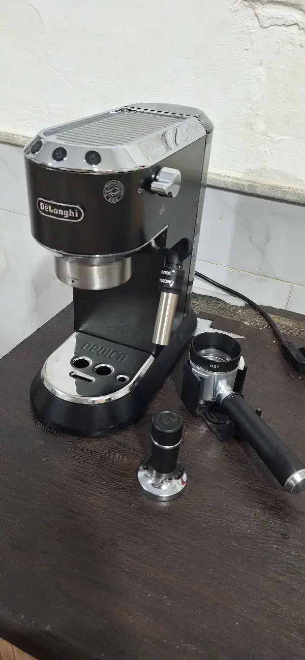 قهوه ساز دلونگی|سماور، چای‌ساز، قهوه‌ساز|قم, چهل درخت‎|دیوار