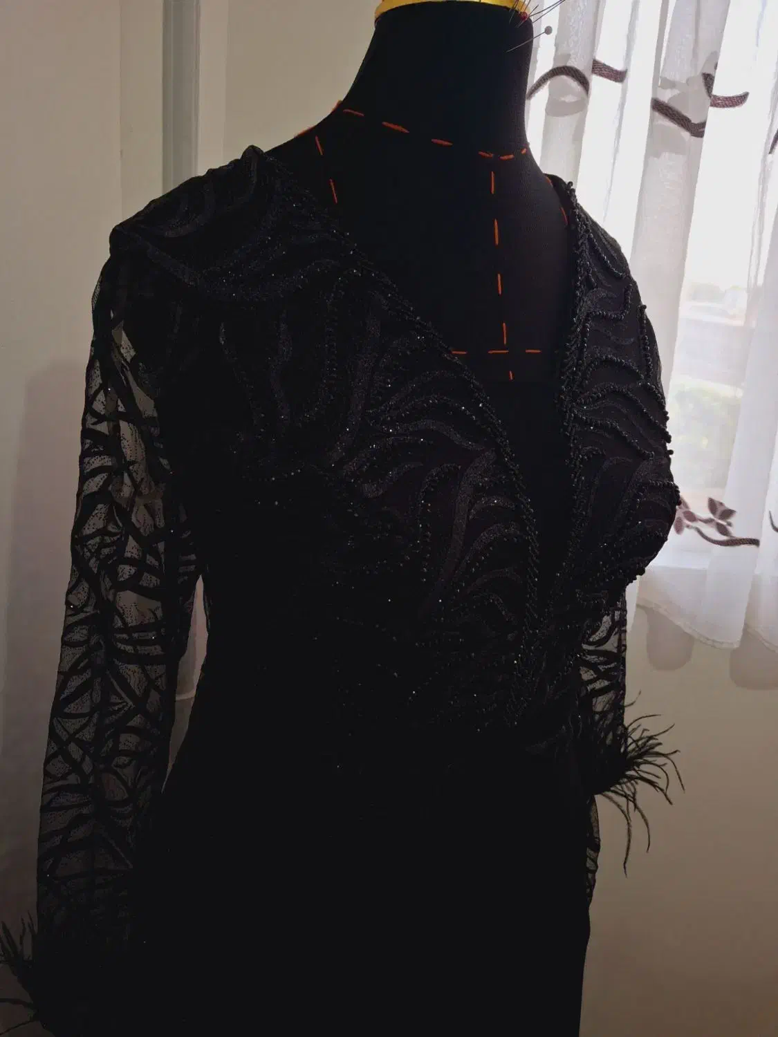 لباس مجلسی|لباس|زبرخان, |دیوار