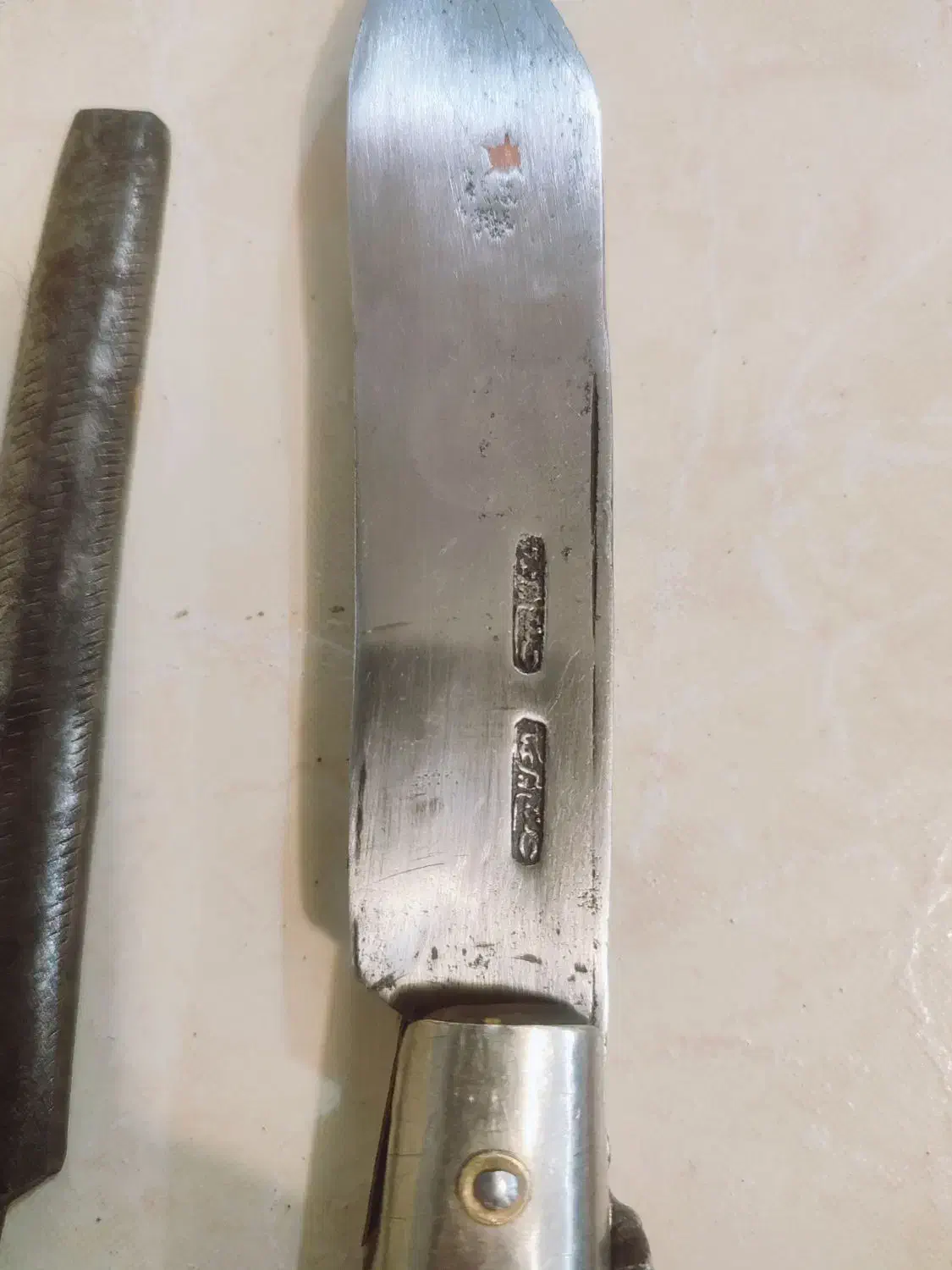 چاقو حسینعلی میرعباسی|کلکسیون اشیاء عتیقه|اصفهان, فیض|دیوار