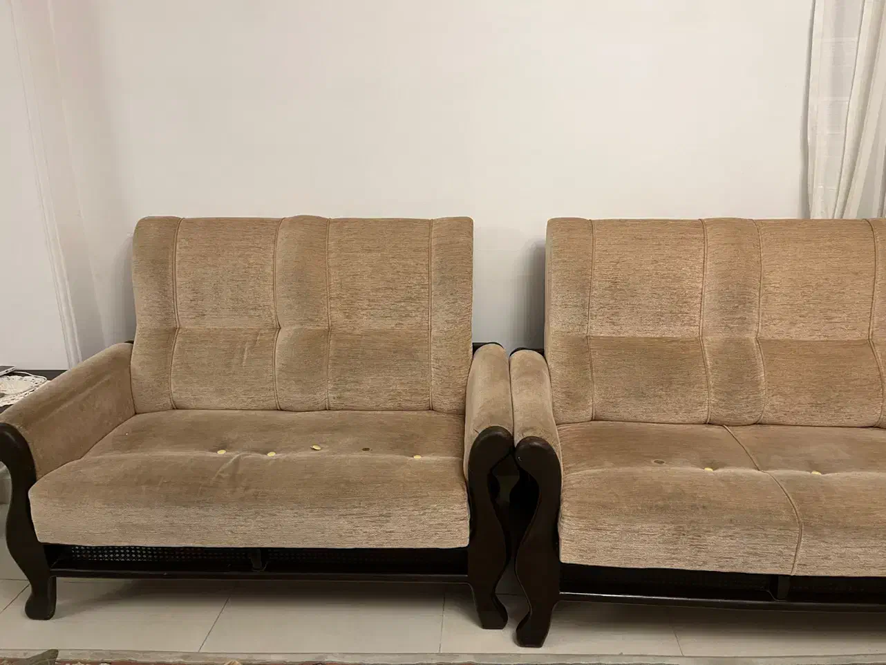 مبل ۷ نفره چوب گردو بهمراه میز جلو مبلی|مبلمان خانگی و میز عسلی|رشت, شهرک قدس|دیوار