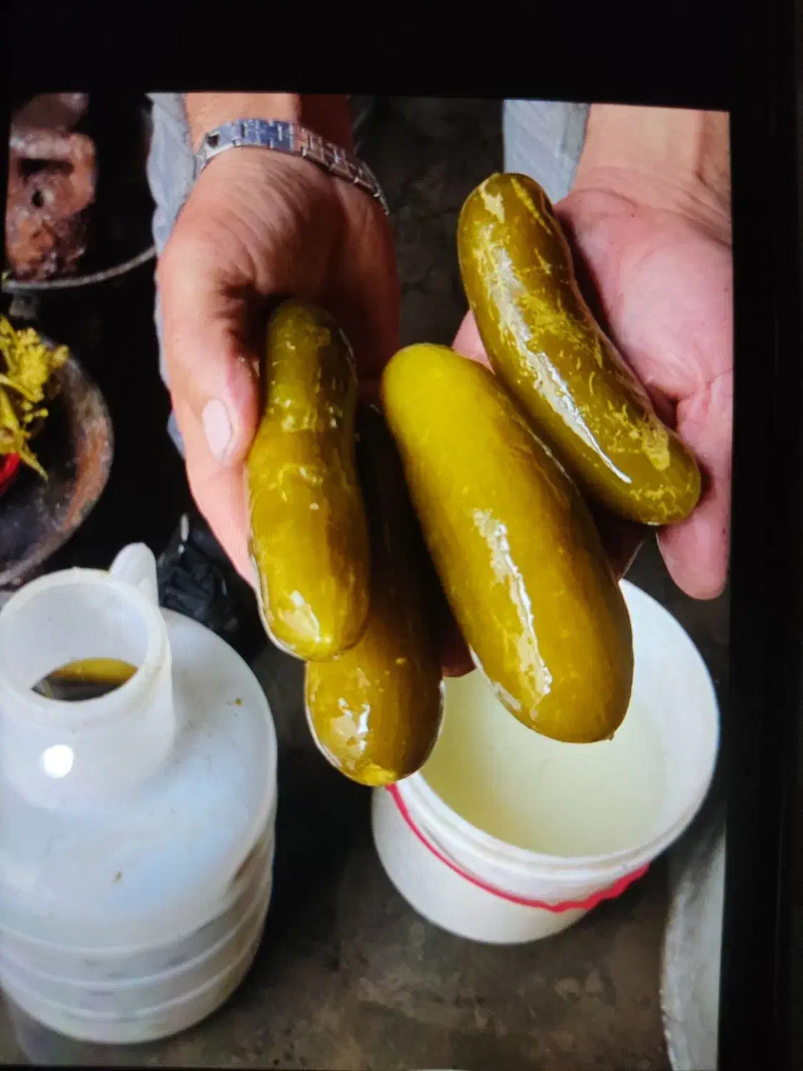 فروش عمده ترشی خیارشور آب معدنی سرکه سیب کارخانه|خوردنی و آشامیدنی|رشت, چله خانه|دیوار