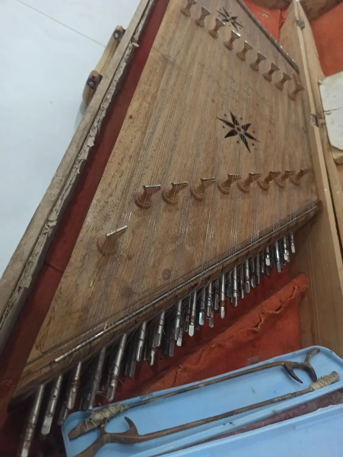 سنتور عتیقه قدیمی|سازهای سنتی|گناباد, |دیوار