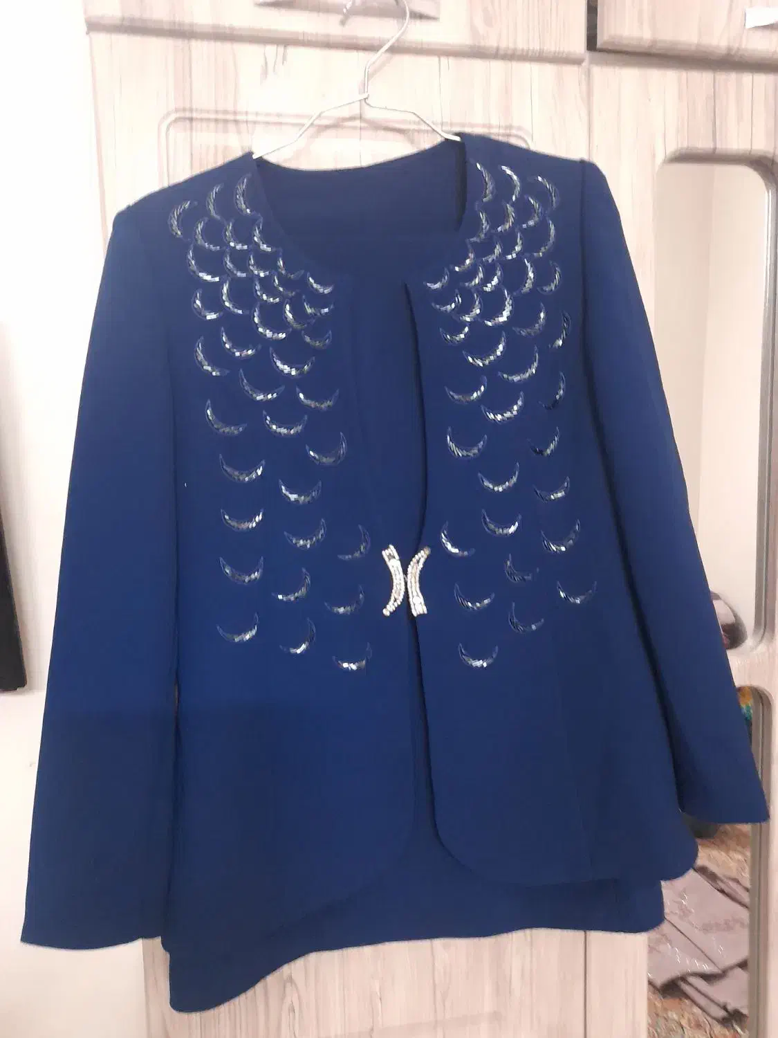 لباس|لباس|شیرین‌سو, |دیوار