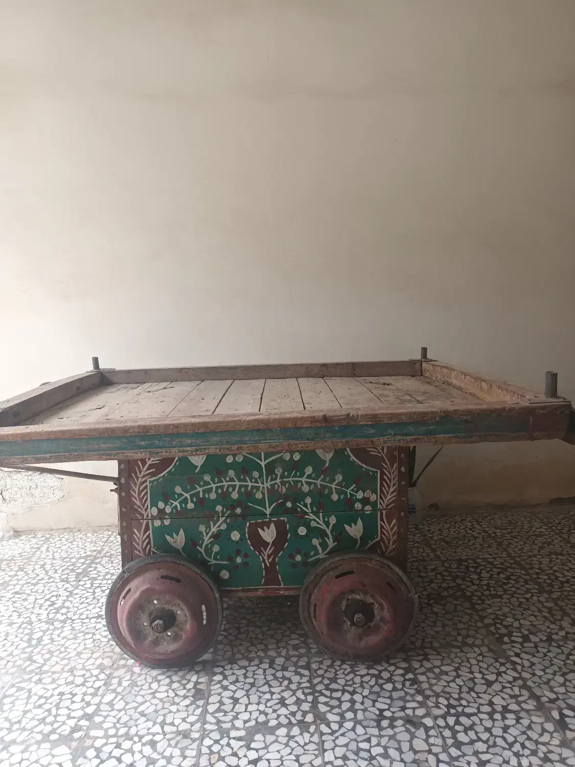 چرخ دستی|کلکسیون اشیاء عتیقه|آمل, |دیوار