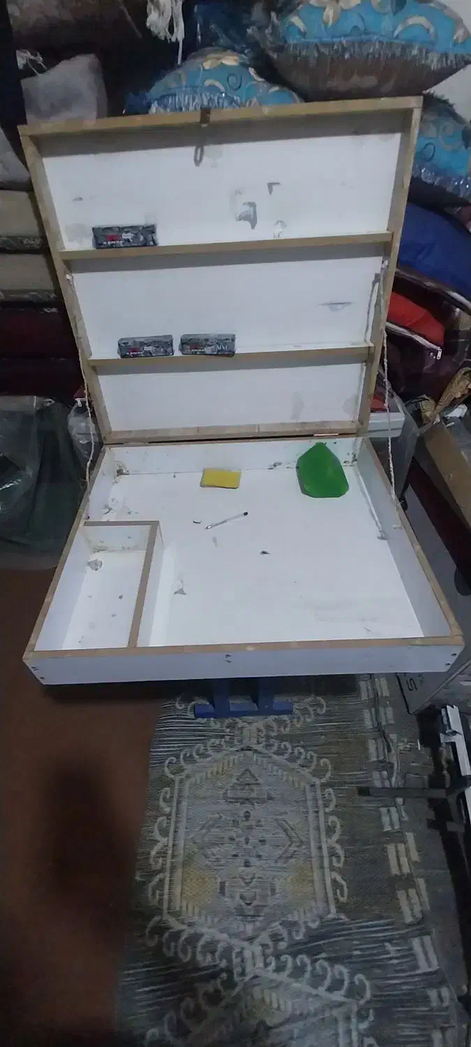 جعبه با میز|میز تحریر و کامپیوتر|ایرانشهر, |دیوار