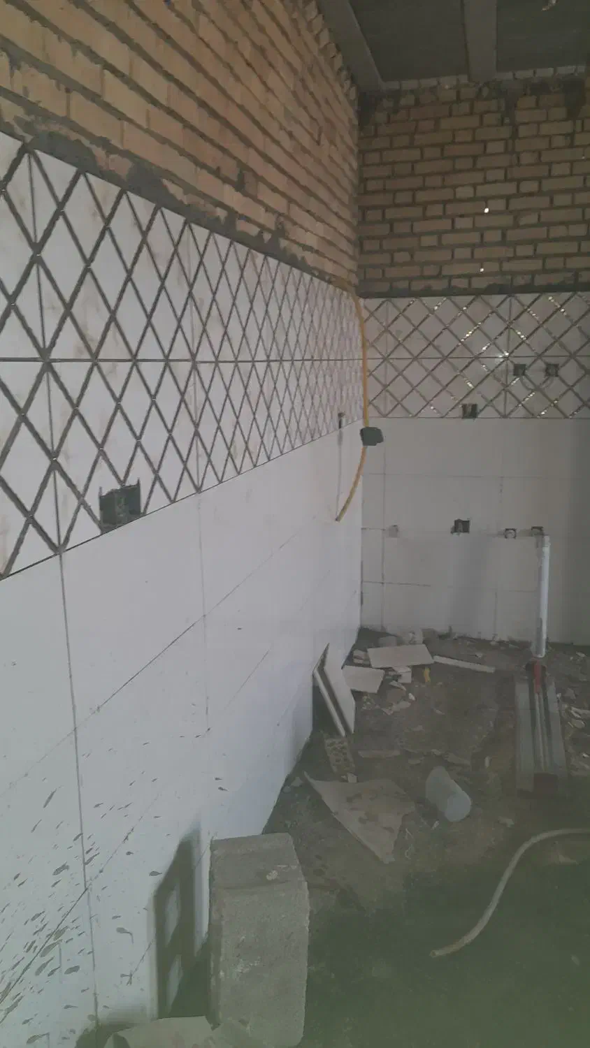 کاشی کاری و رنگ کاری درب آهنی|خدمات پیشه و مهارت|شوشتر, |دیوار