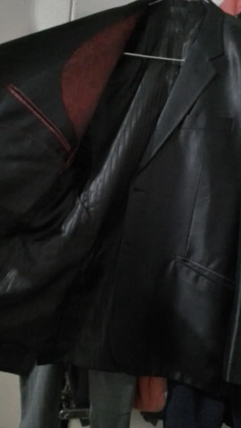 کت تک|لباس|ری, سیزده آبان|دیوار