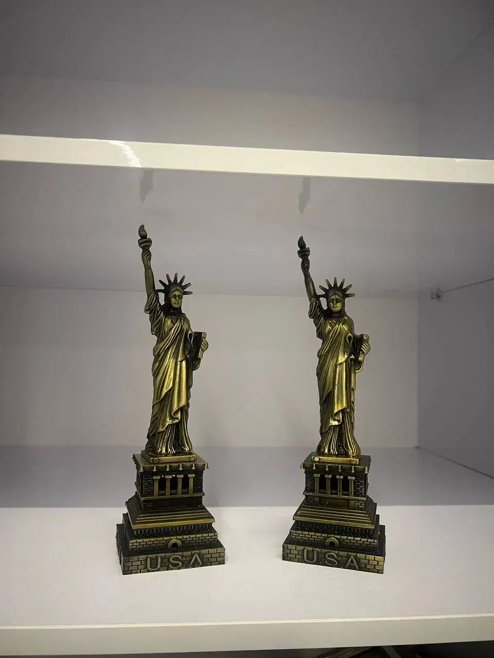 مجسمه|مجسمه، تندیس، ماکت|رشت, سعدی (تختی)|دیوار