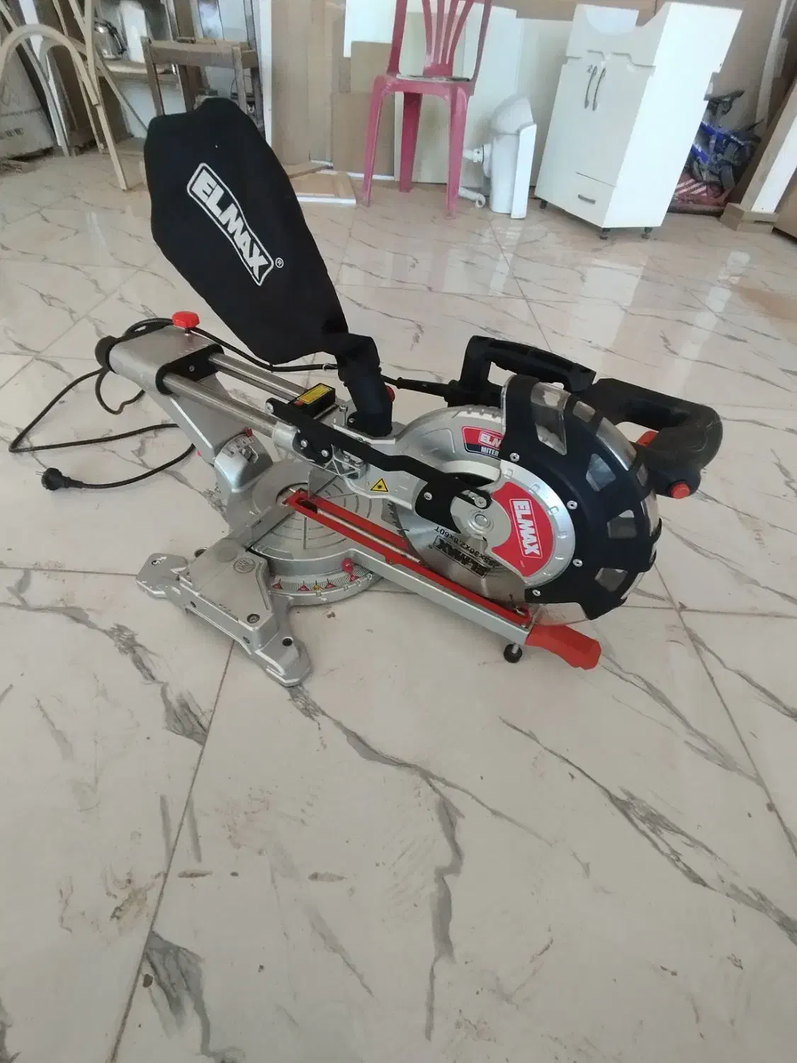 فارسی بر کشویی المکس|ابزارآلات|سبزوار, قلعه‌نو دهزار|دیوار