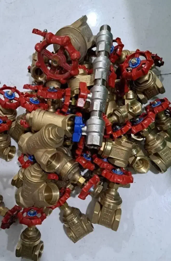 خریدارشیرآلات آهن ضایعات سفال برنجی خرده ریز درمحل|عمده‌فروشی|کرج, گلشهر|دیوار