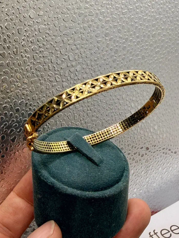 فروش دستبند بنگل طلا ۱۸ عیار بدون اجرت ۶ درصد|جواهرات|تهران, گلستان (شهرک راه آهن)|دیوار