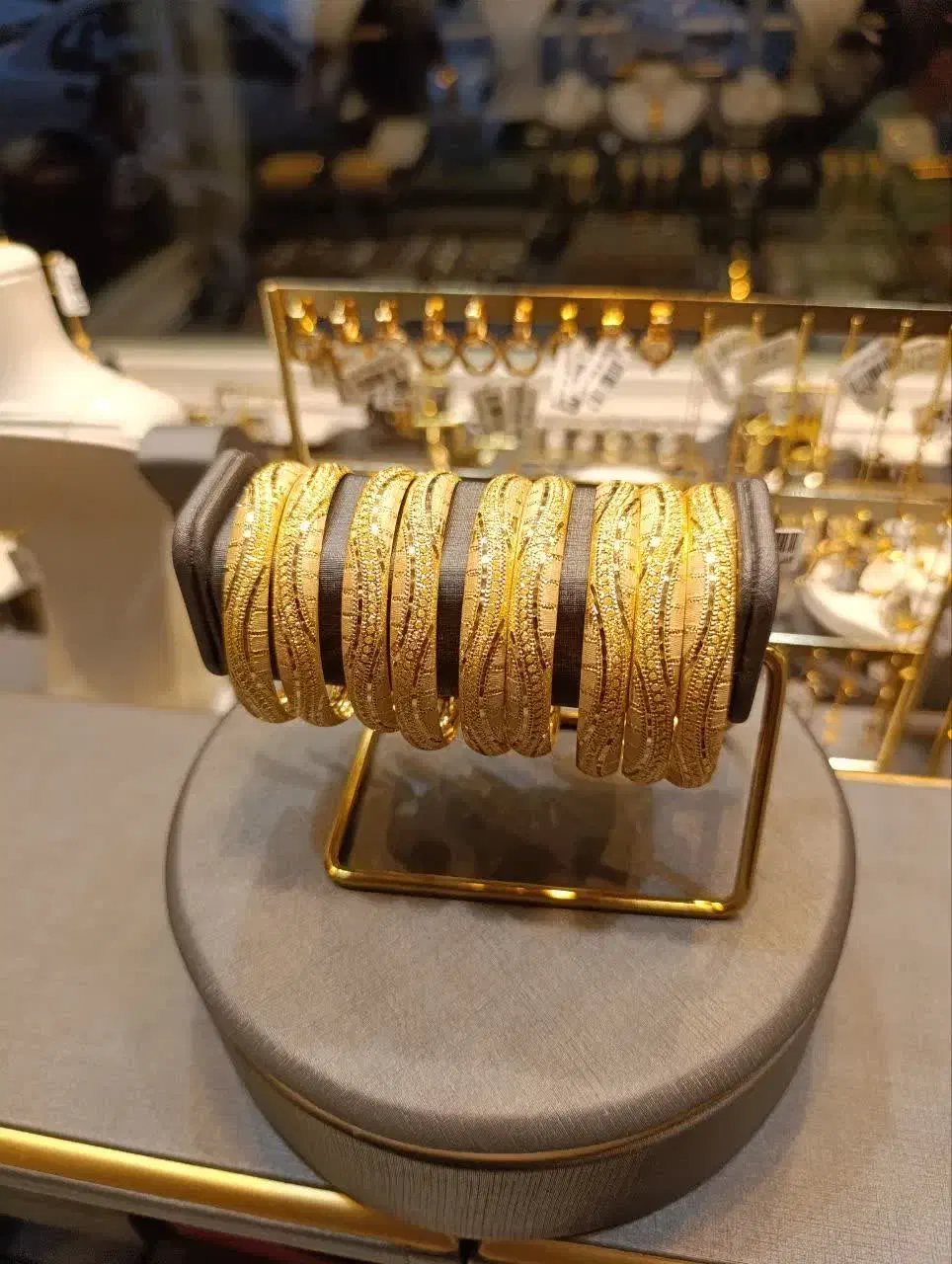 گالری طلای قادری|جواهرات|اصفهان, شیخ طوسی|دیوار