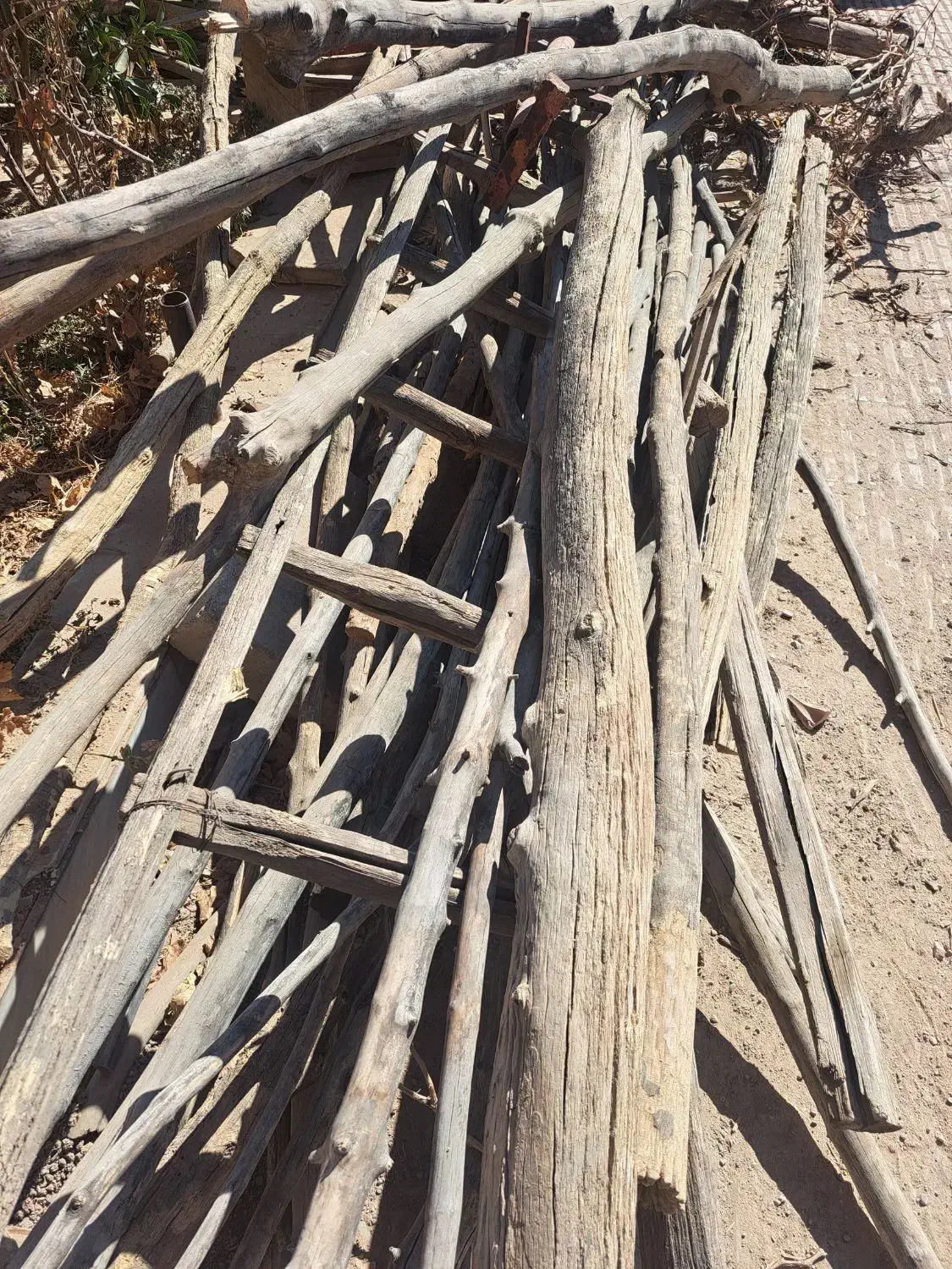 مقداری چوب شومینه|بخاری، هیتر، شومینه|ماهان, |دیوار