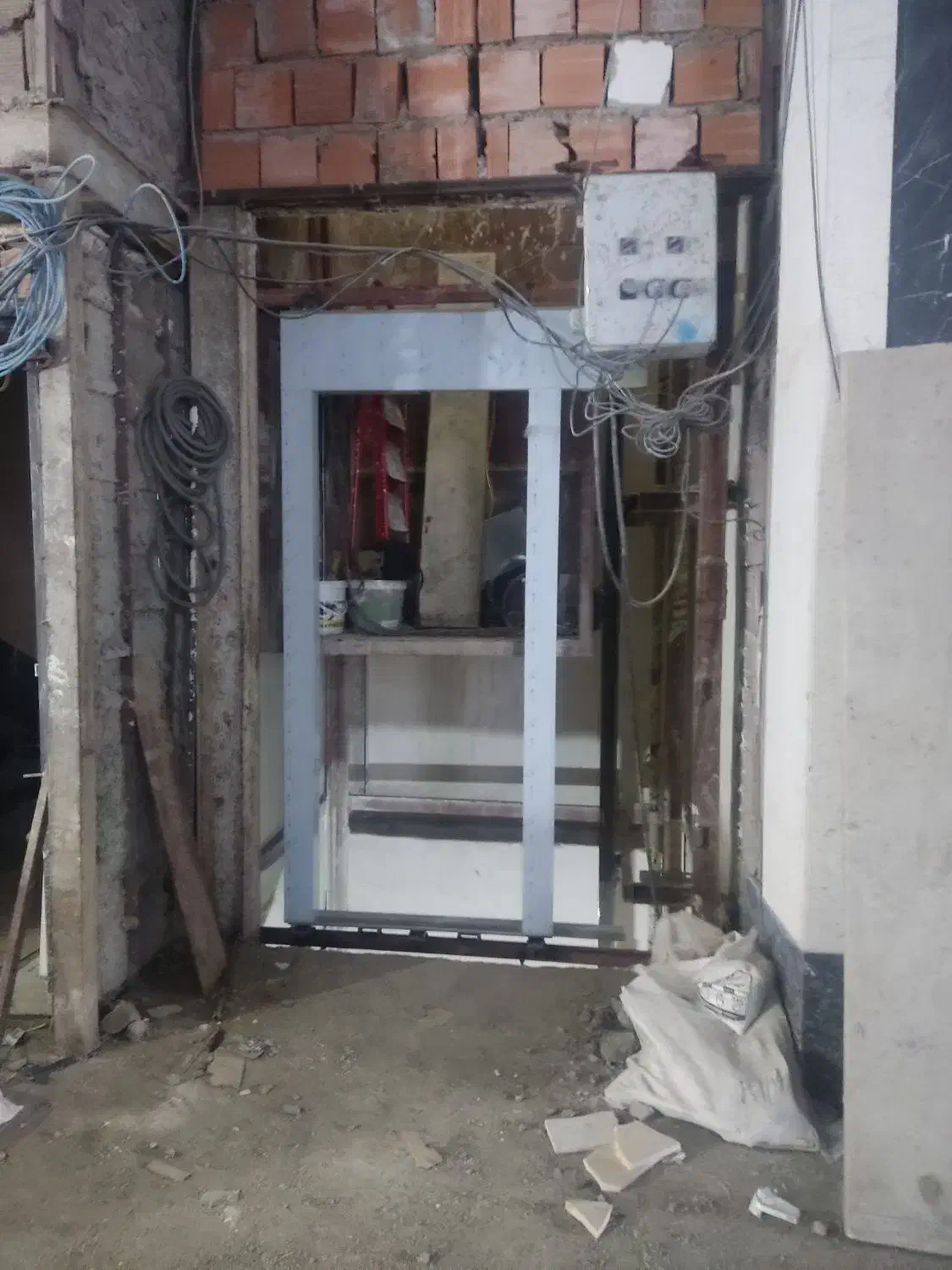 نصب و اجرای آسانسور کششی و هیدرولیک|خدمات پیشه و مهارت|چالوس, |دیوار