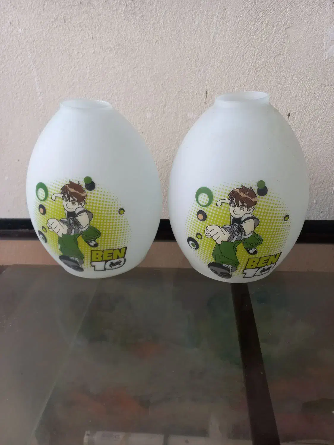 دو عدد حباب شیشه ای لوستر پسرانه|لوستر و چراغ آویز|رشت, سعدی (تختی)|دیوار