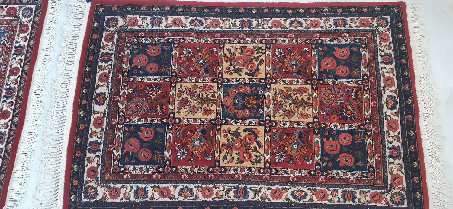 فروش یک تخته فرش دستباف و ۳تخته فرش ذرع ونیم|فرش|بروجن, |دیوار